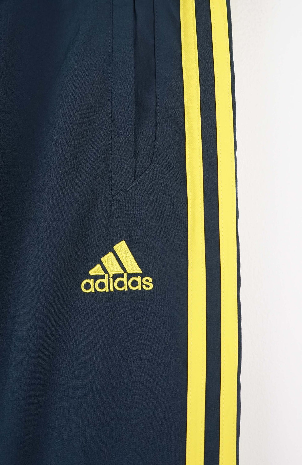 VINTAGE ADIDAS TRACK PANTS (M)