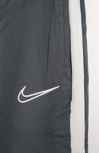 VINTAGE NIKE TRACK PANT SHORTS (M)