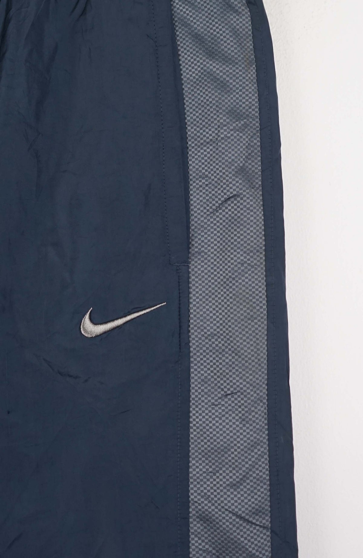 VINTAGE NIKE TRACK PANTS (M)