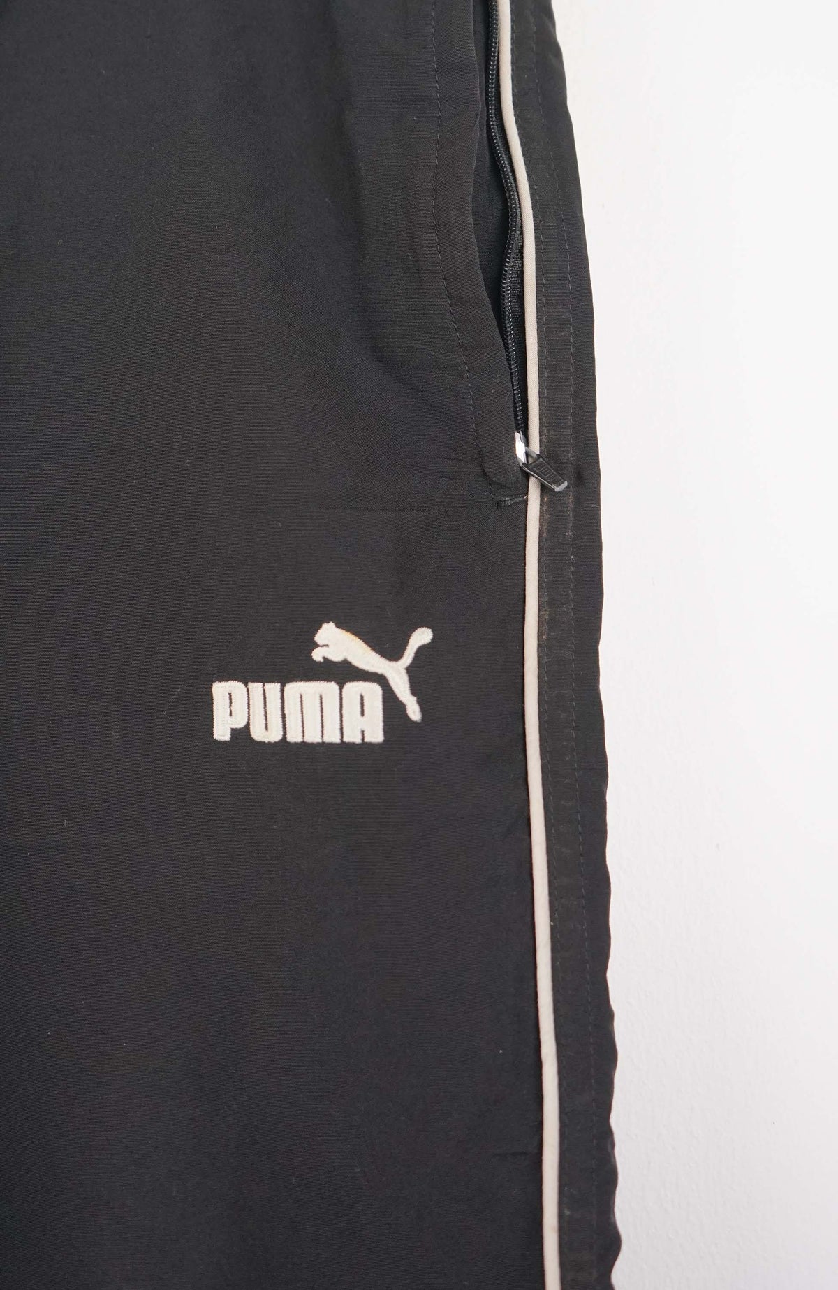 VINTAGE PUMA TRACK PANT SHORTS (L)