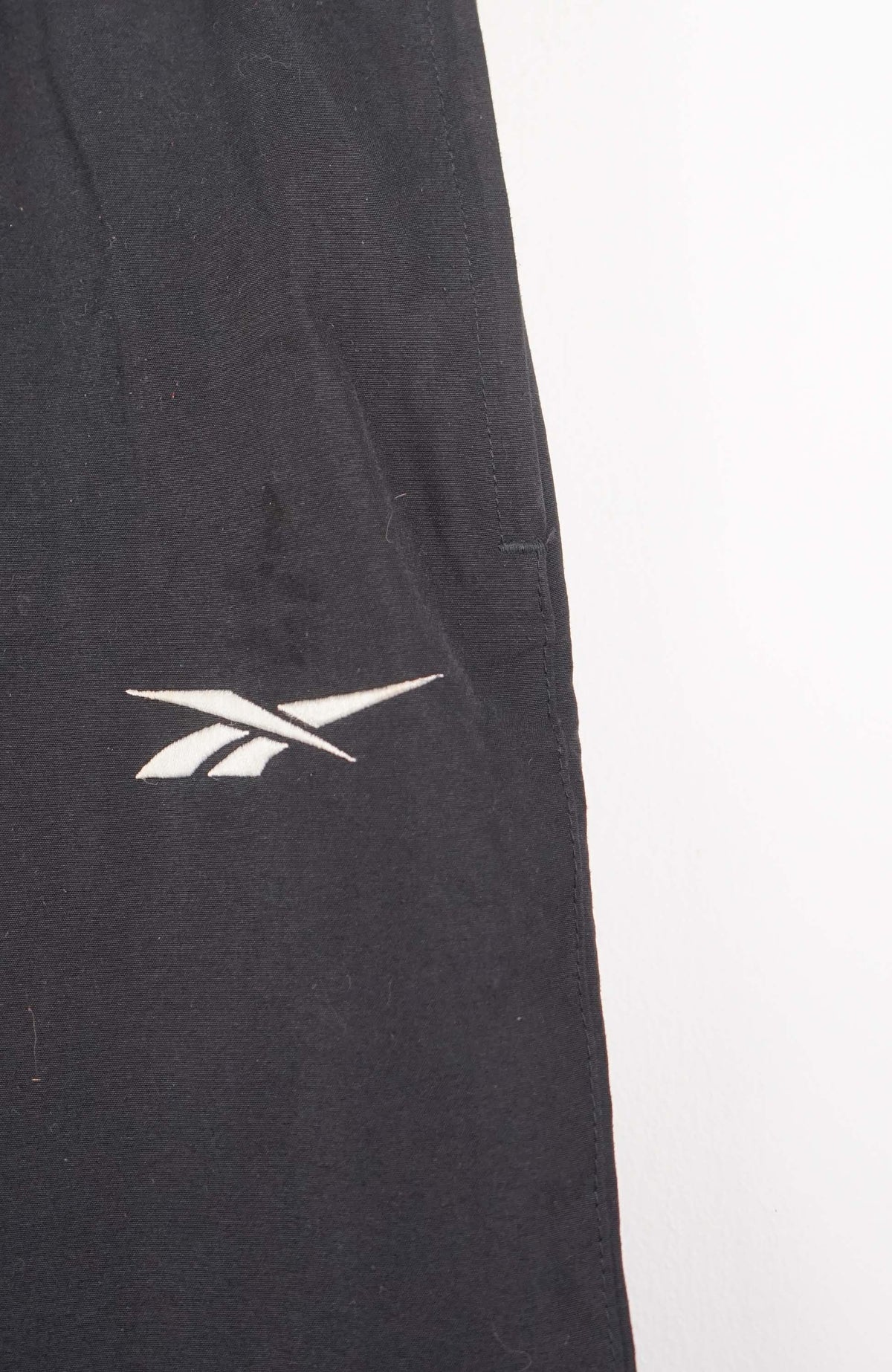 VINTAGE REEBOK TRACK PANT SHORTS (M)