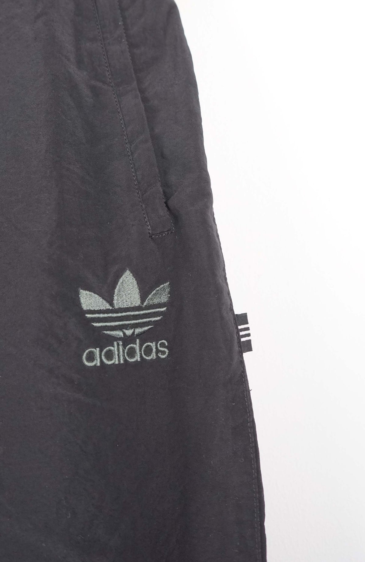 VINTAGE ADIDAS TRACK PANT SHORTS (M)