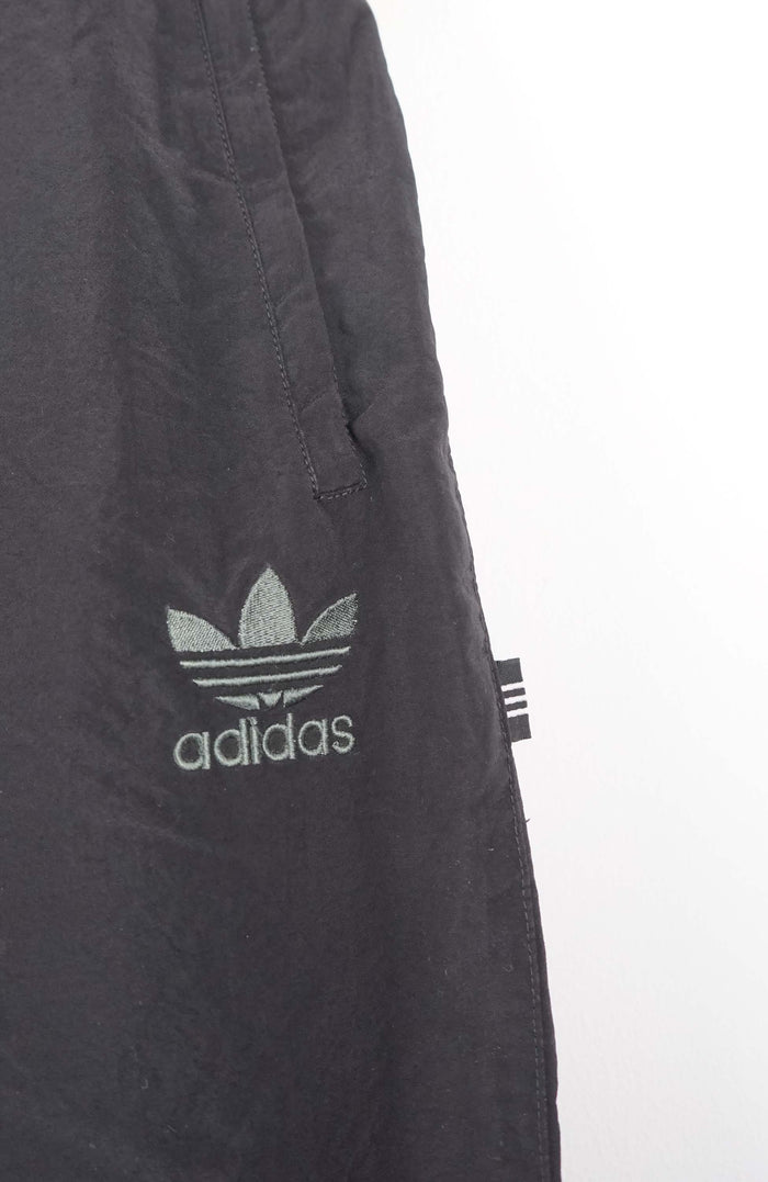 VINTAGE ADIDAS TRACK PANT SHORTS (M)