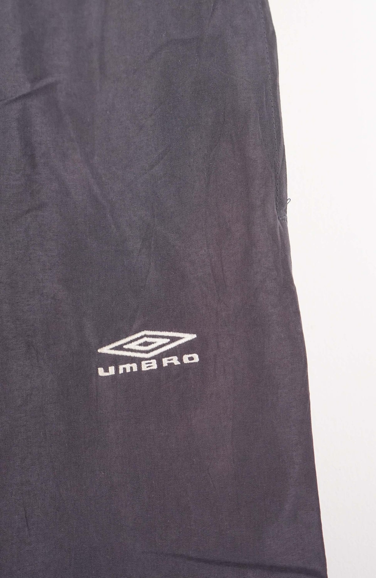 VINTAGE UMBRO TRACK PANT SHORTS (M)