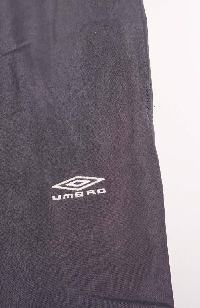 VINTAGE UMBRO TRACK PANT SHORTS (M)
