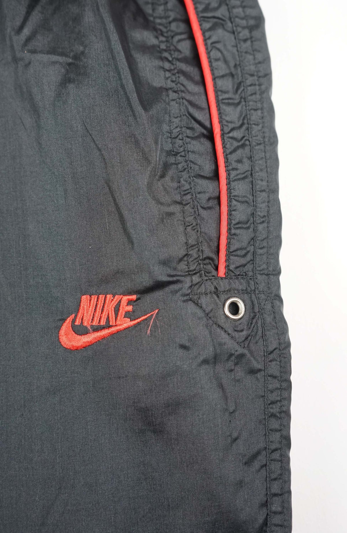 VINTAGE NIKE TRACK PANT SHORTS (XXXL)