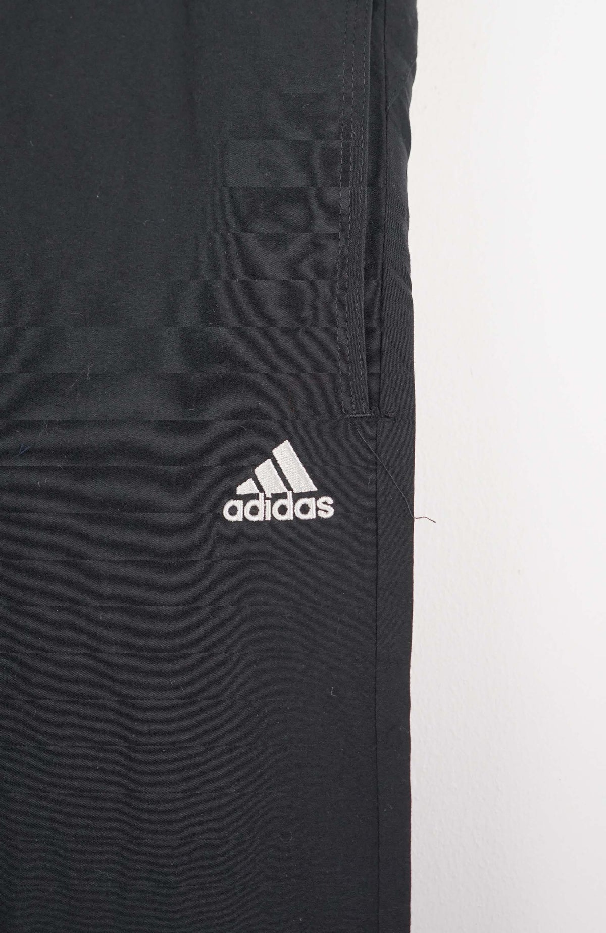 VINTAGE ADIDAS TRACK PANT SHORTS (L)