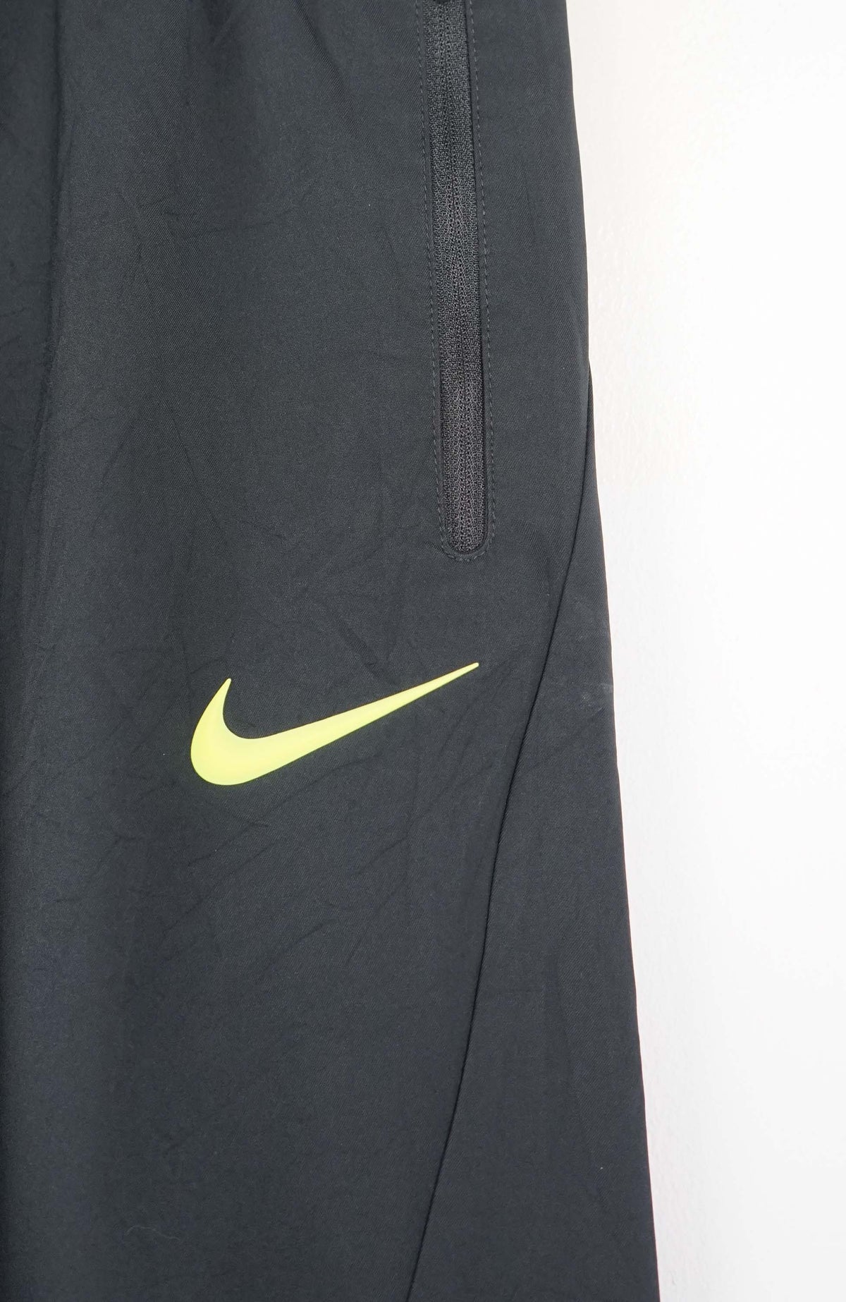 VINTAGE NIKE TRACK PANTS (S)