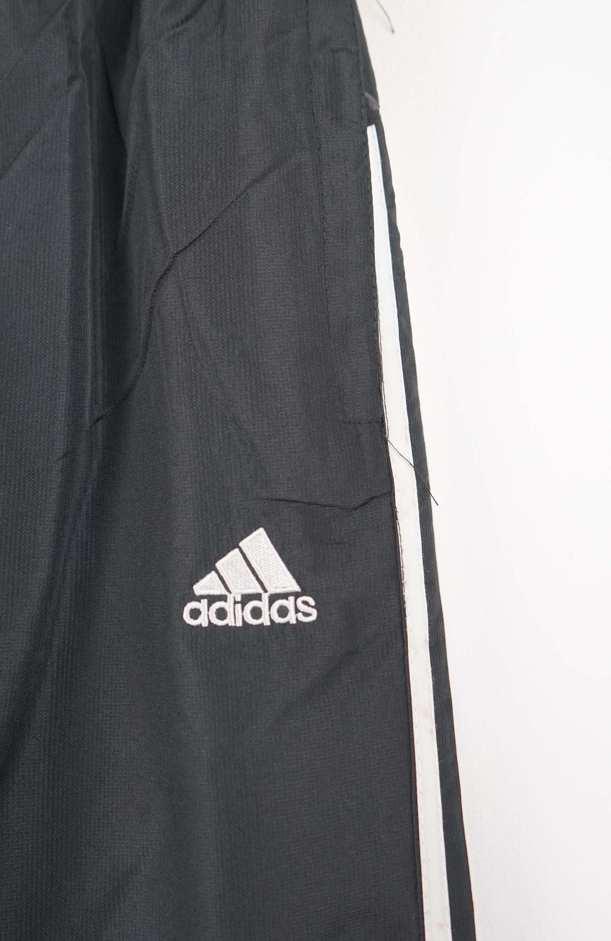 VINTAGE ADIDAS TRACK PANT SHORTS (S)