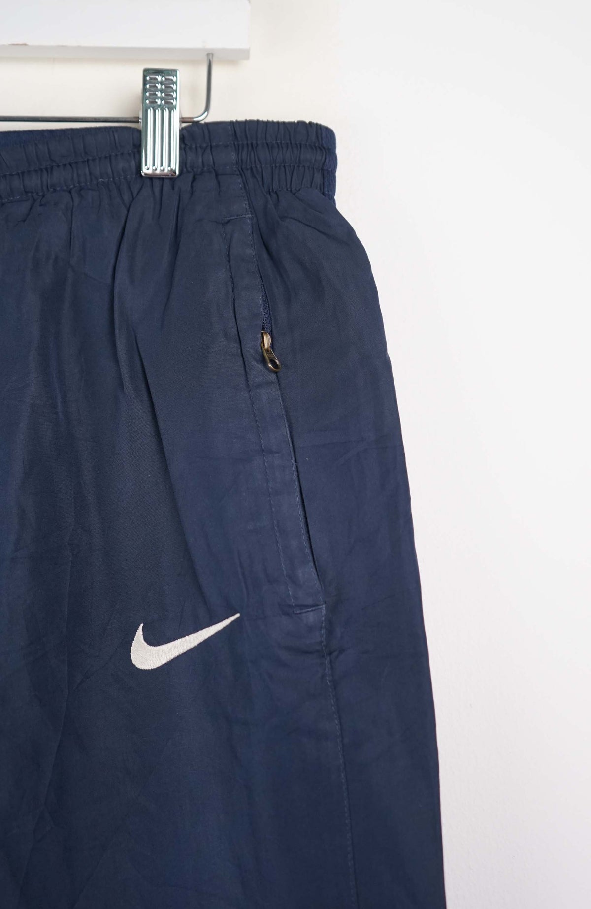 VINTAGE NIKE TRACK PANT SHORTS (L)
