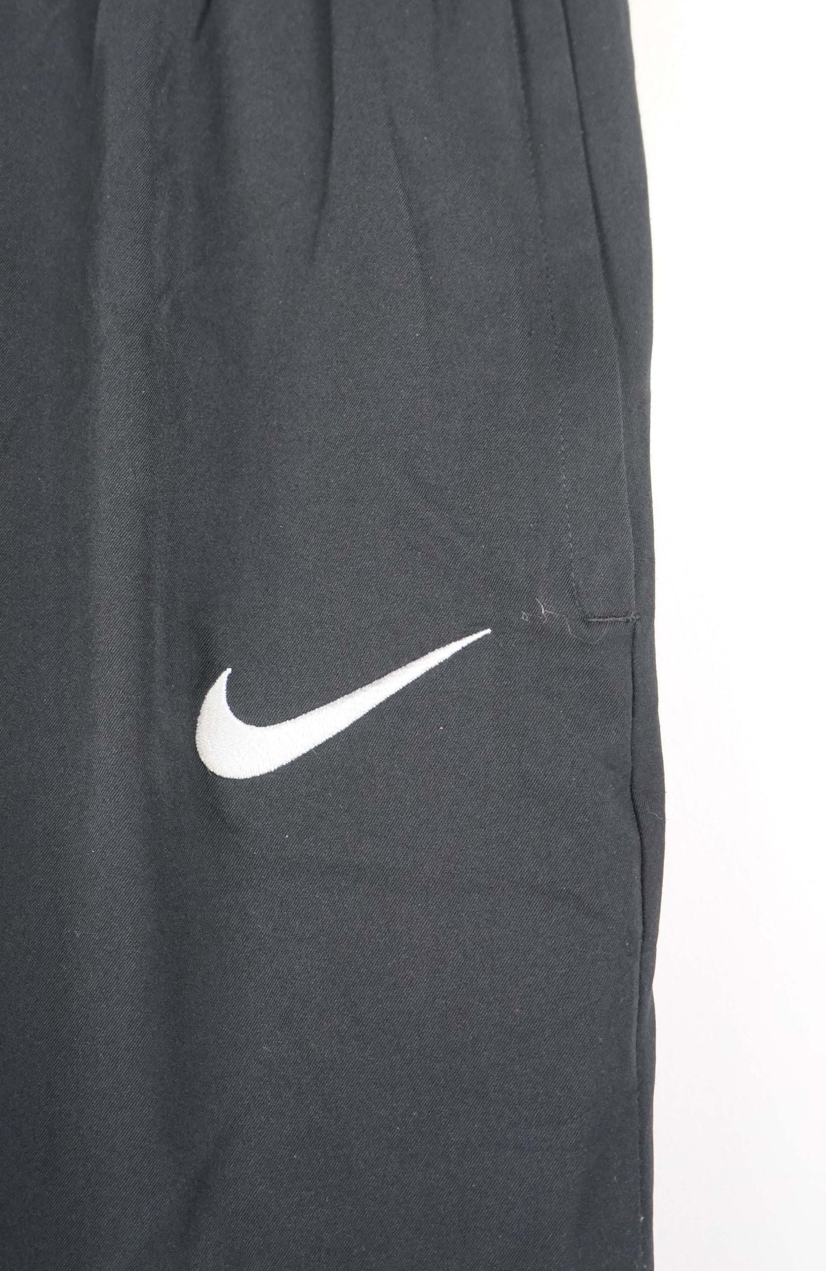 VINTAGE NIKE TRACK PANT SHORTS (M)