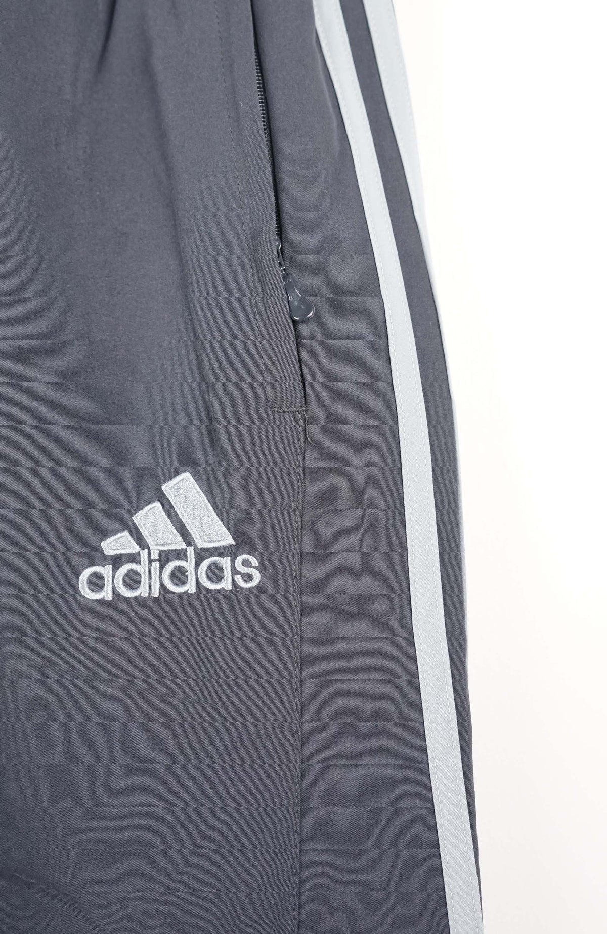VINTAGE ADIDAS TRACK PANT SHORTS (M)