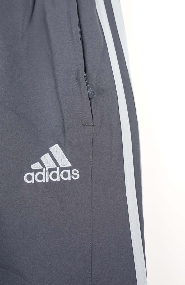 VINTAGE ADIDAS TRACK PANT SHORTS (M)
