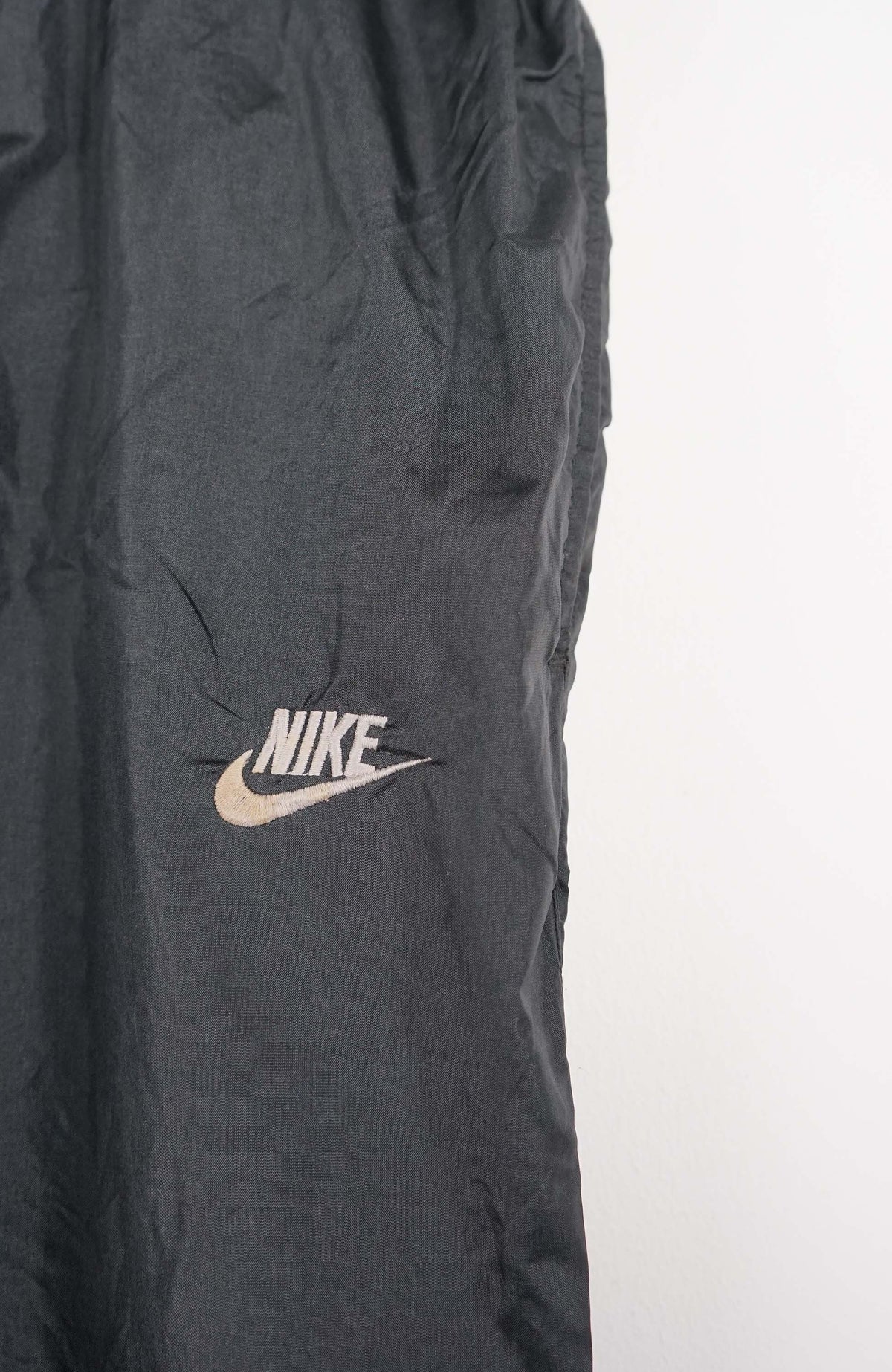 VINTAGE NIKE TRACK PANT SHORTS (XL)