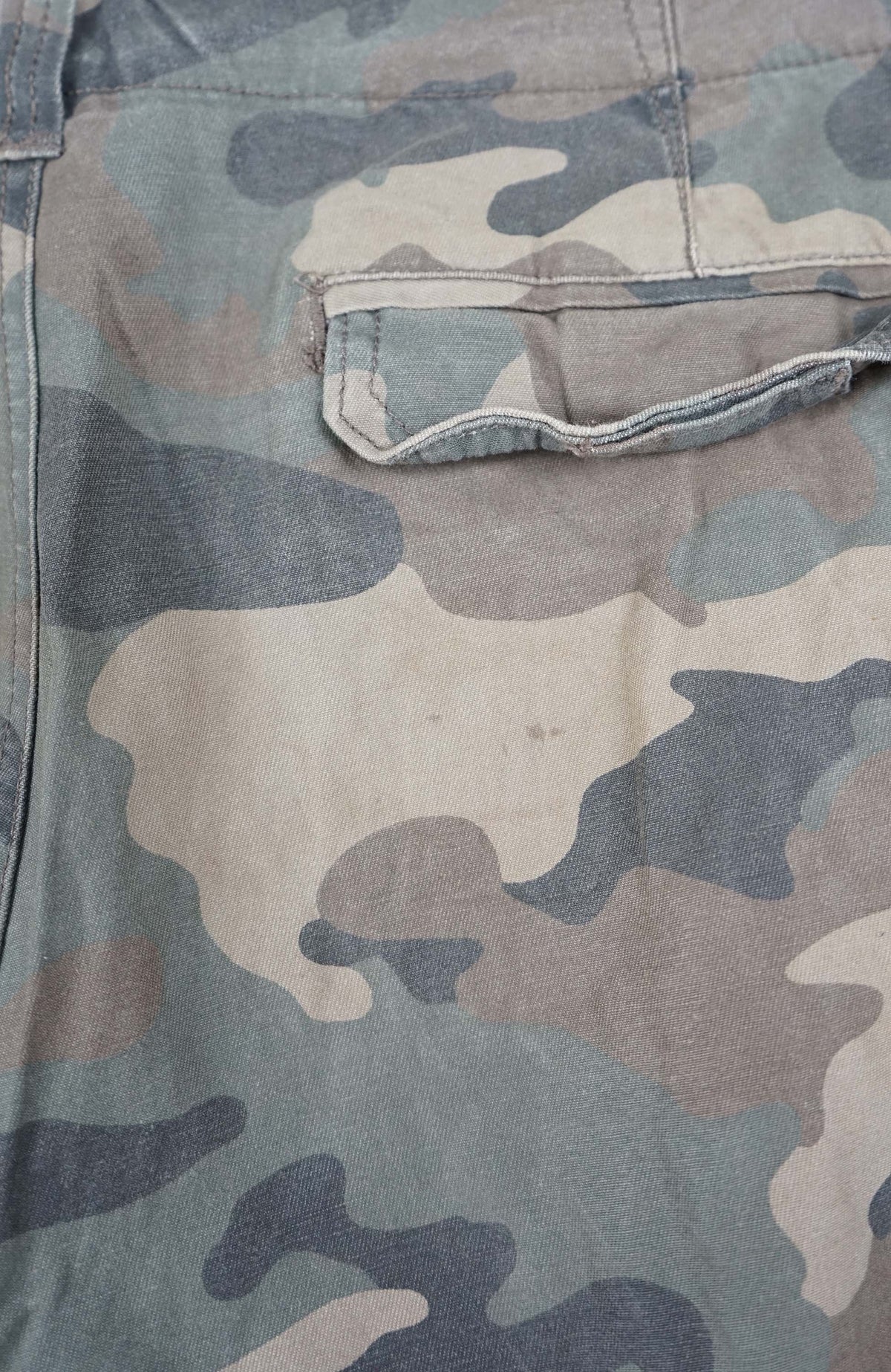 VINTAGE CAMO CARGO SHORTS W36