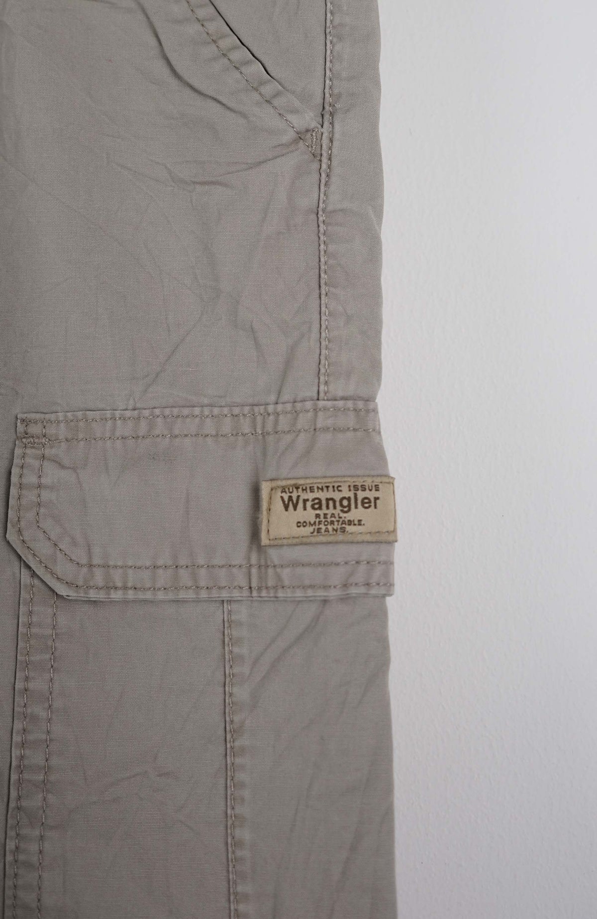 VINTAGE WRANGLER CARGO SHORTS W33