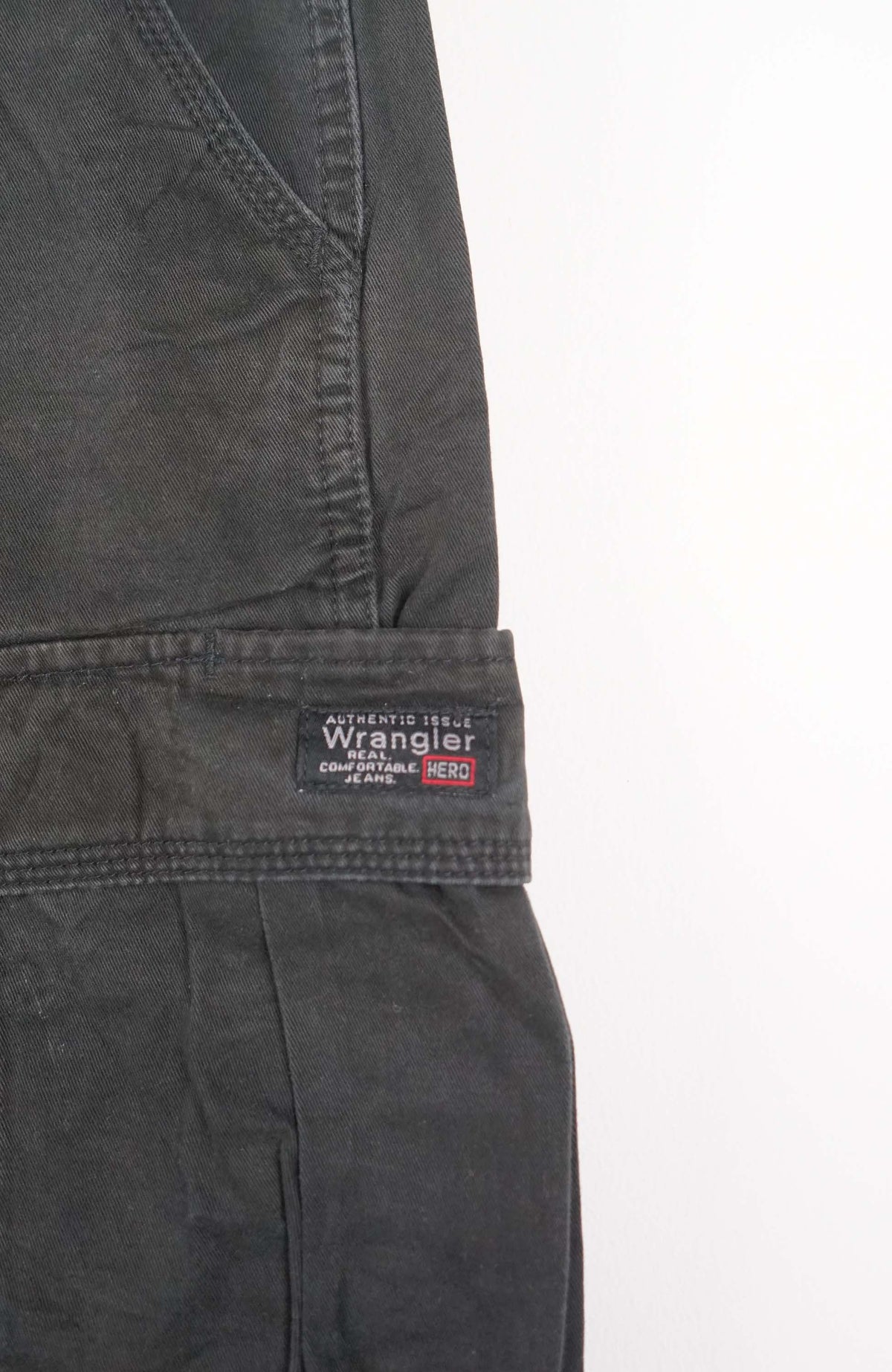 VINTAGE WRANGLER CARGO SHORTS W32