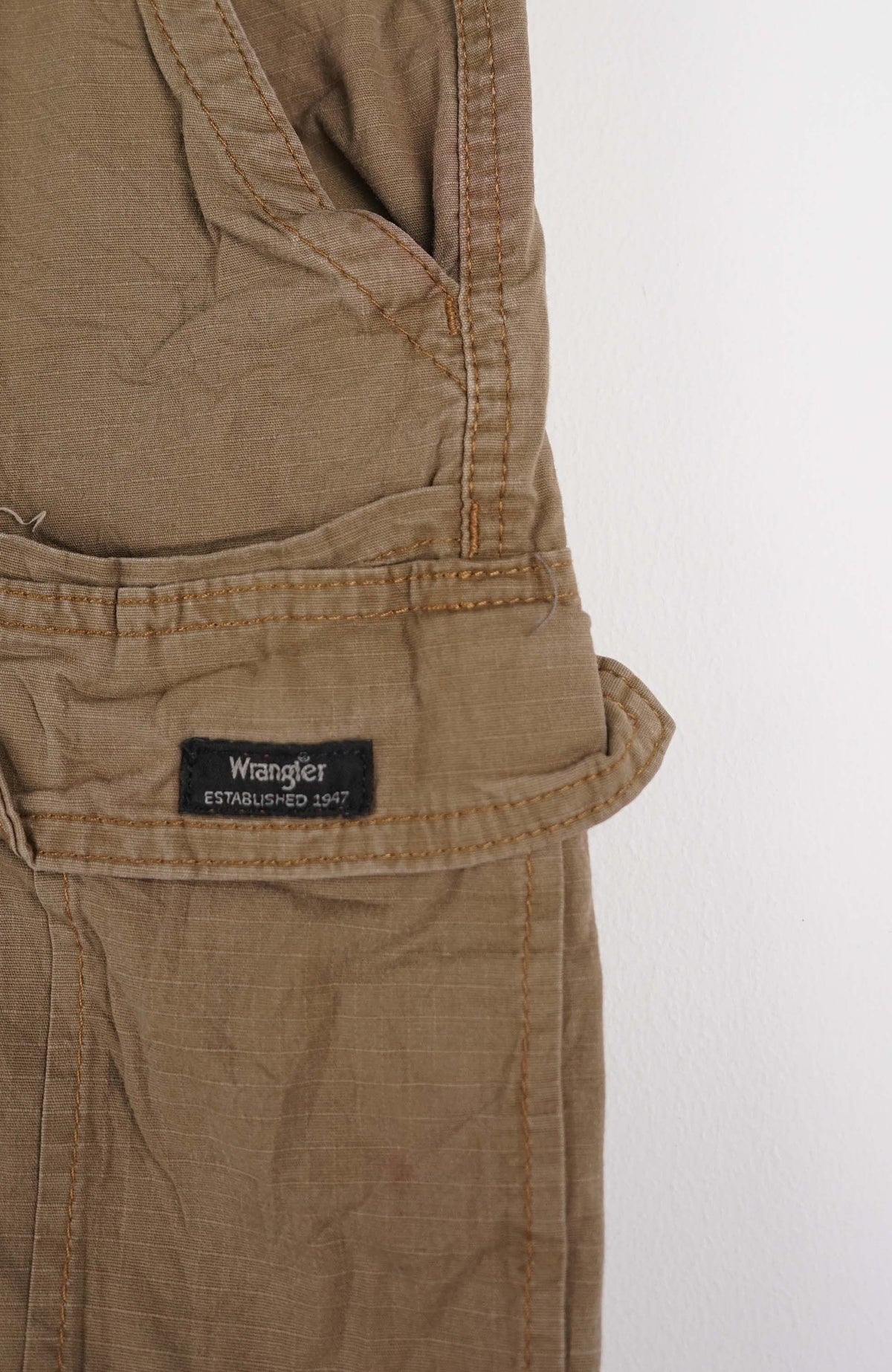 VINTAGE WRANGLER CARGO SHORTS W32