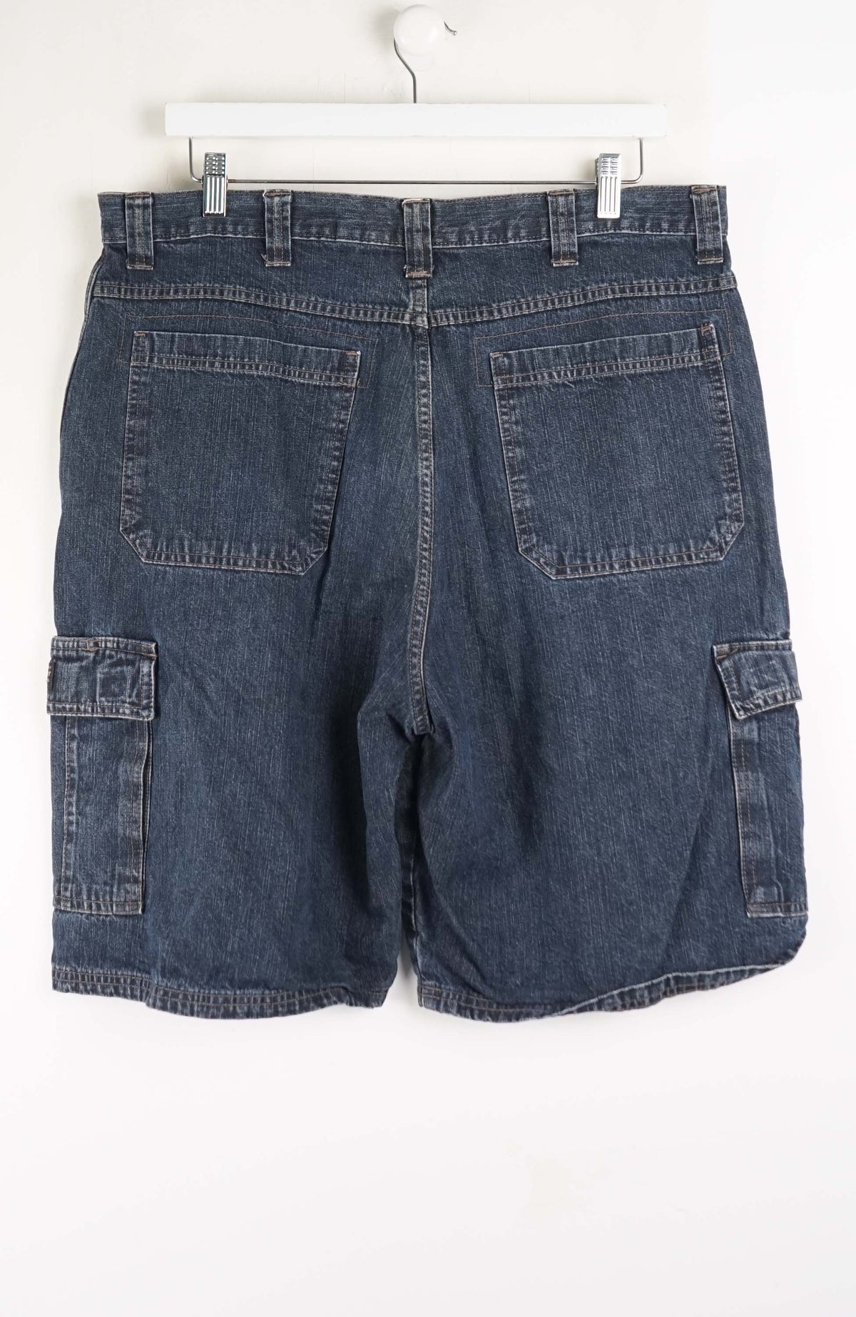 VINTAGE WRANGLER CARGO SHORTS W38
