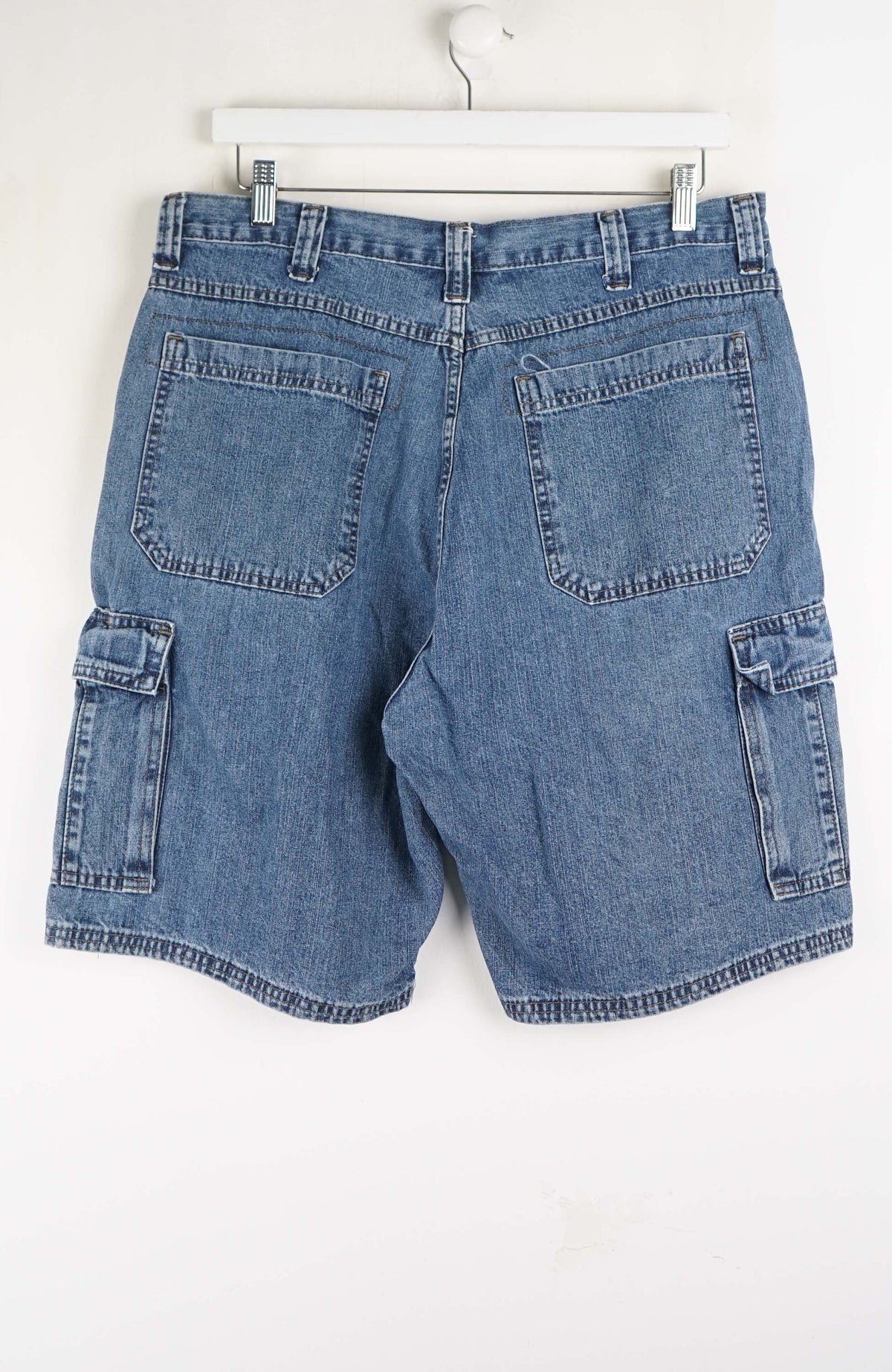 VINTAGE WRANGLER CARGO SHORTS W34