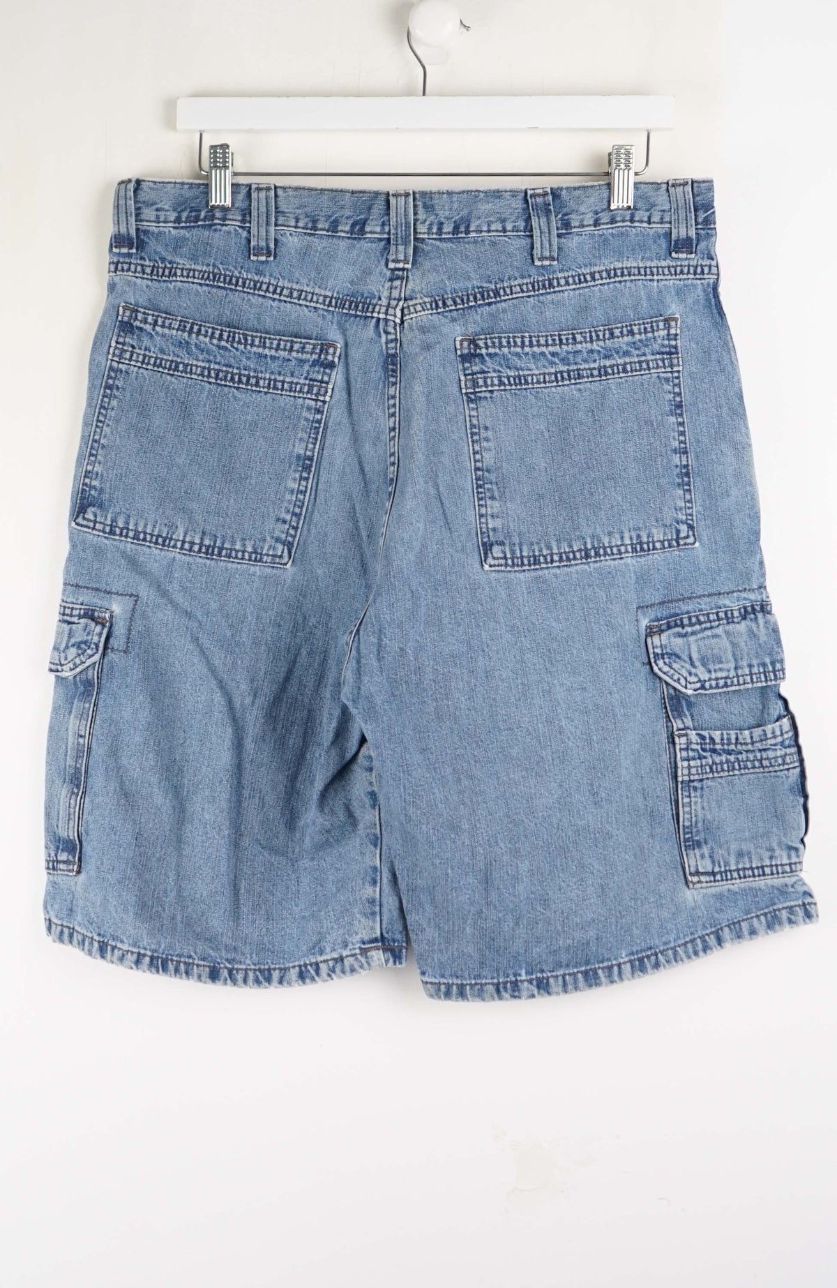 VINTAGE WRANGLER CARGO SHORTS W36
