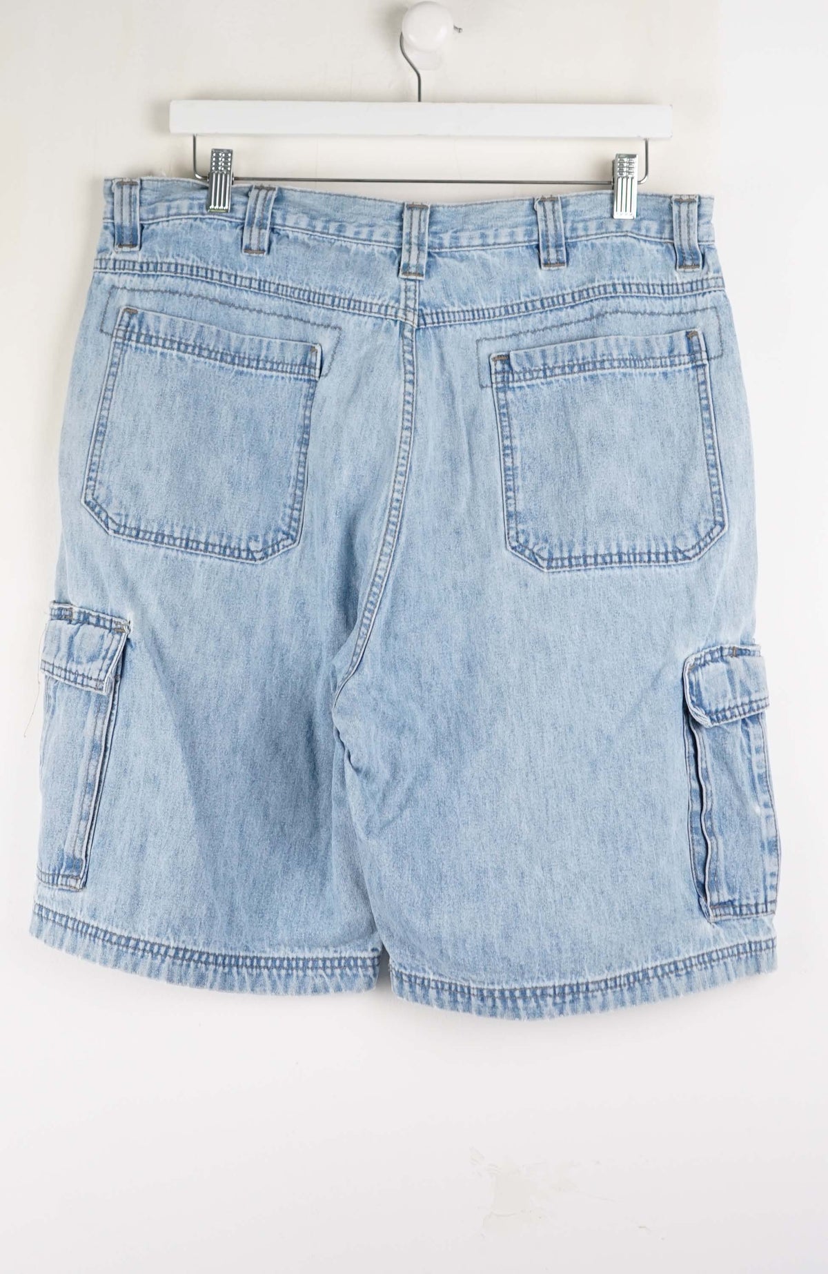 VINTAGE WRANGLER CARGO SHORTS W36