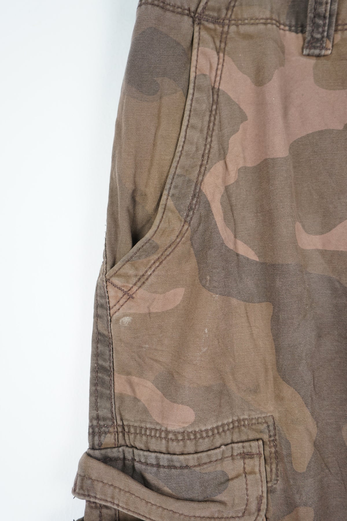 VINTAGE CAMO CARGO SHORTS W36