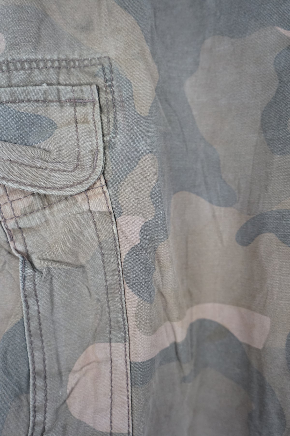 VINTAGE CAMO CARGO SHORTS W36