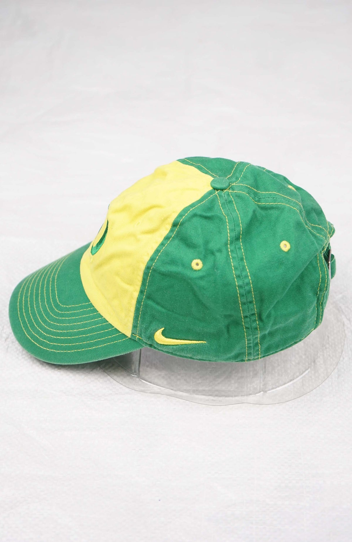 VINTAGE NIKE OREGON HAT