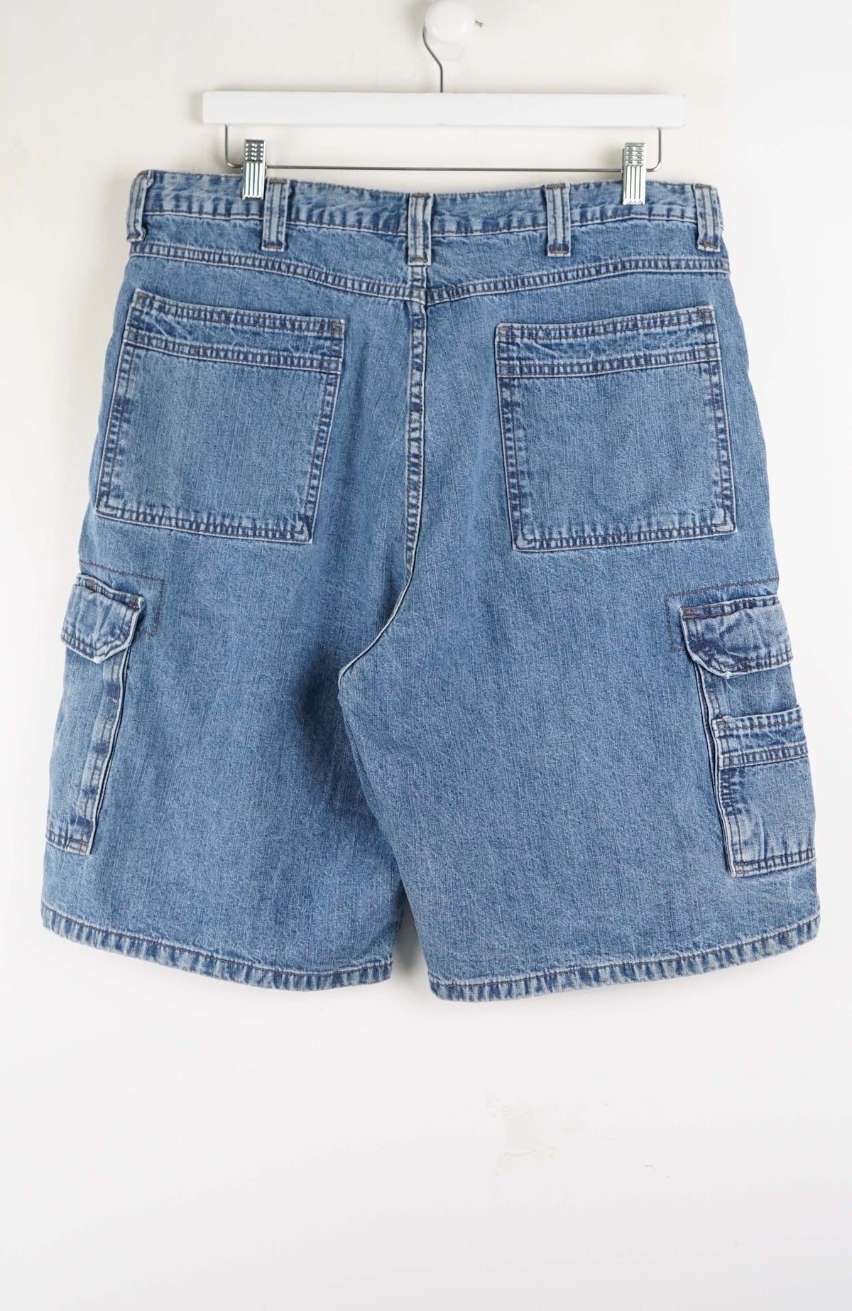 VINTAGE WRANGLER CARGO SHORTS W36