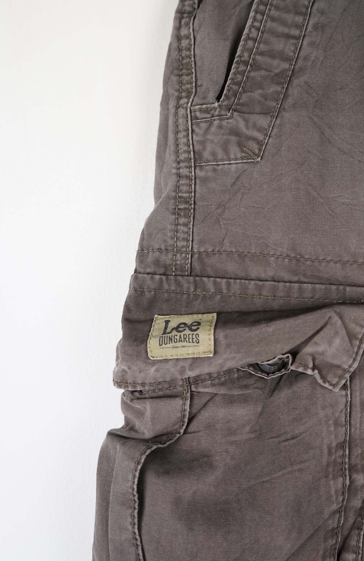 VINTAGE LEE DUNGAREES CARGO SHORTS W32