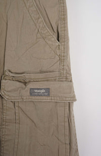 VINTAGE WRANGLER CARGO SHORTS W33