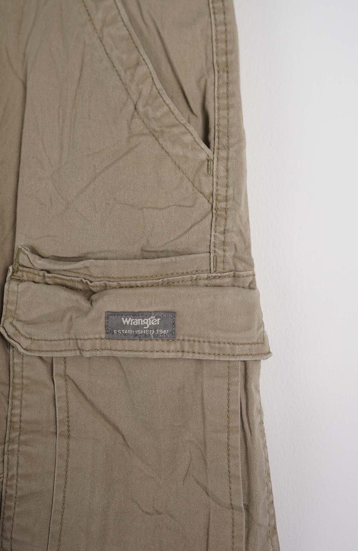 VINTAGE WRANGLER CARGO SHORTS W33