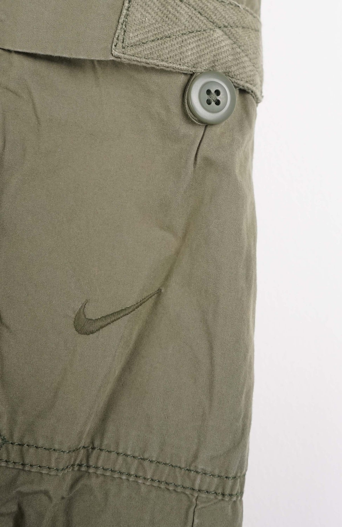VINTAGE NIKE CARGO SHORTS W36