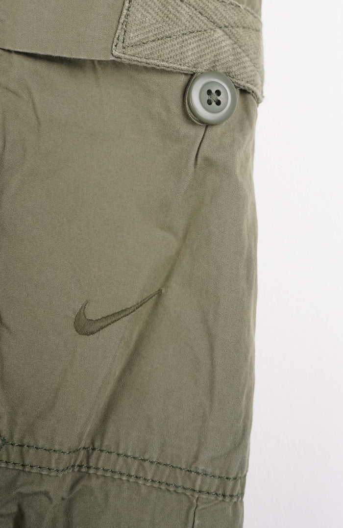 VINTAGE NIKE CARGO SHORTS W36