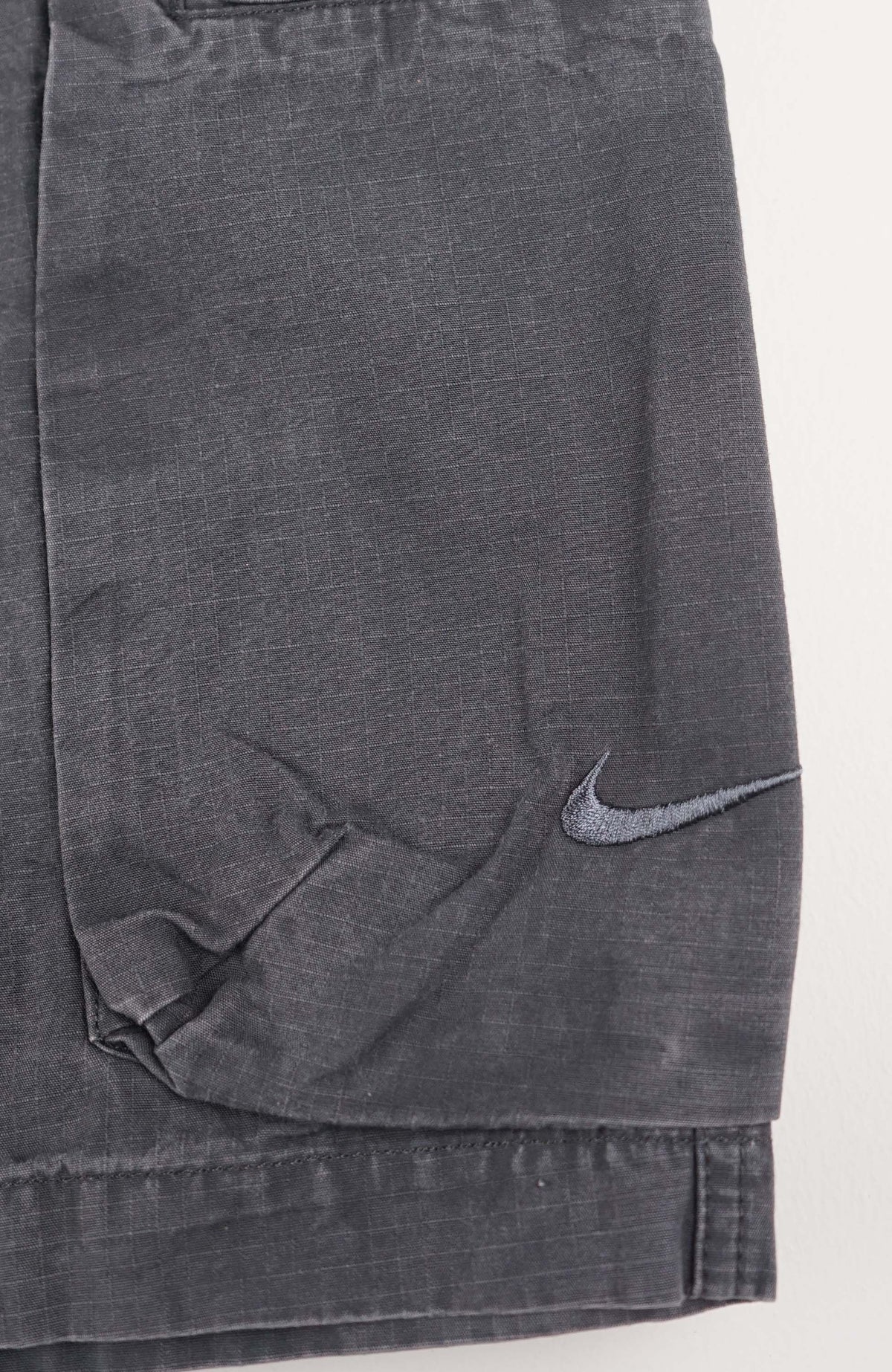 VINTAGE NIKE CARGO SHORTS W36