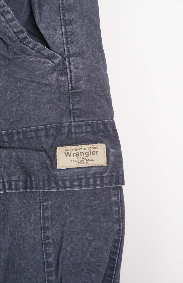 VINTAGE WRANGLER CARGO SHORTS W31