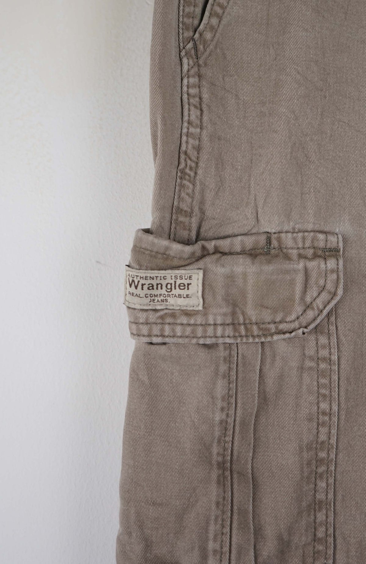 VINTAGE WRANGLER CARGO SHORTS W32