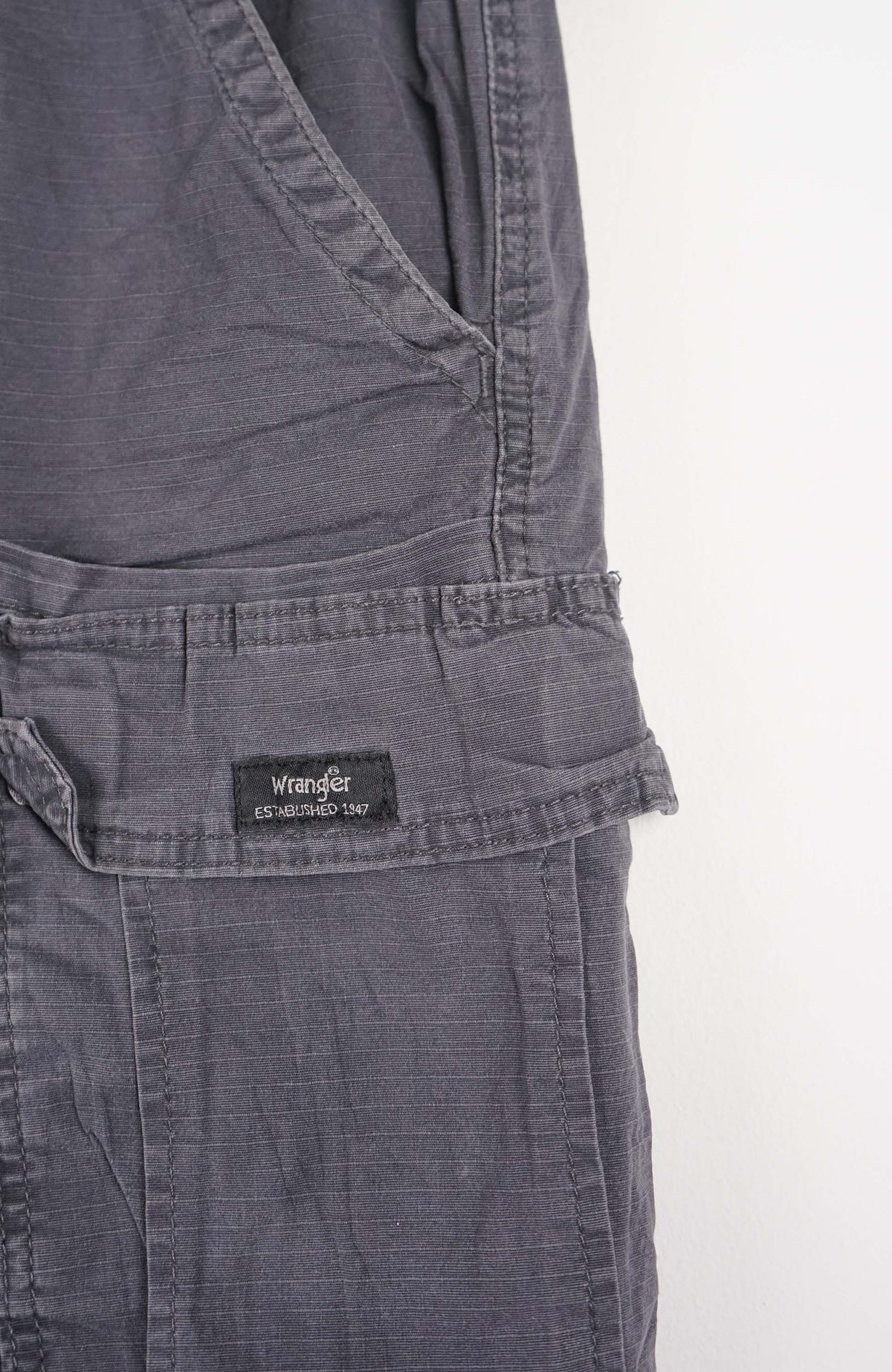 VINTAGE WRANGLER CARGO SHORTS W30