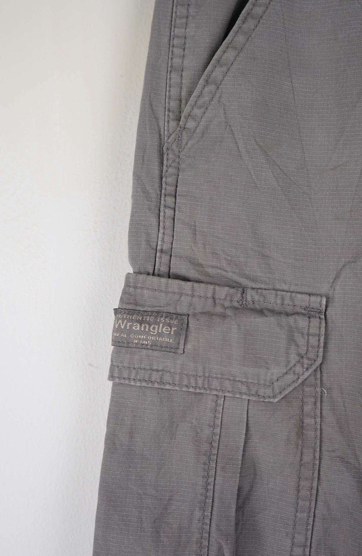 VINTAGE WRANGLER CARGO SHORTS W31