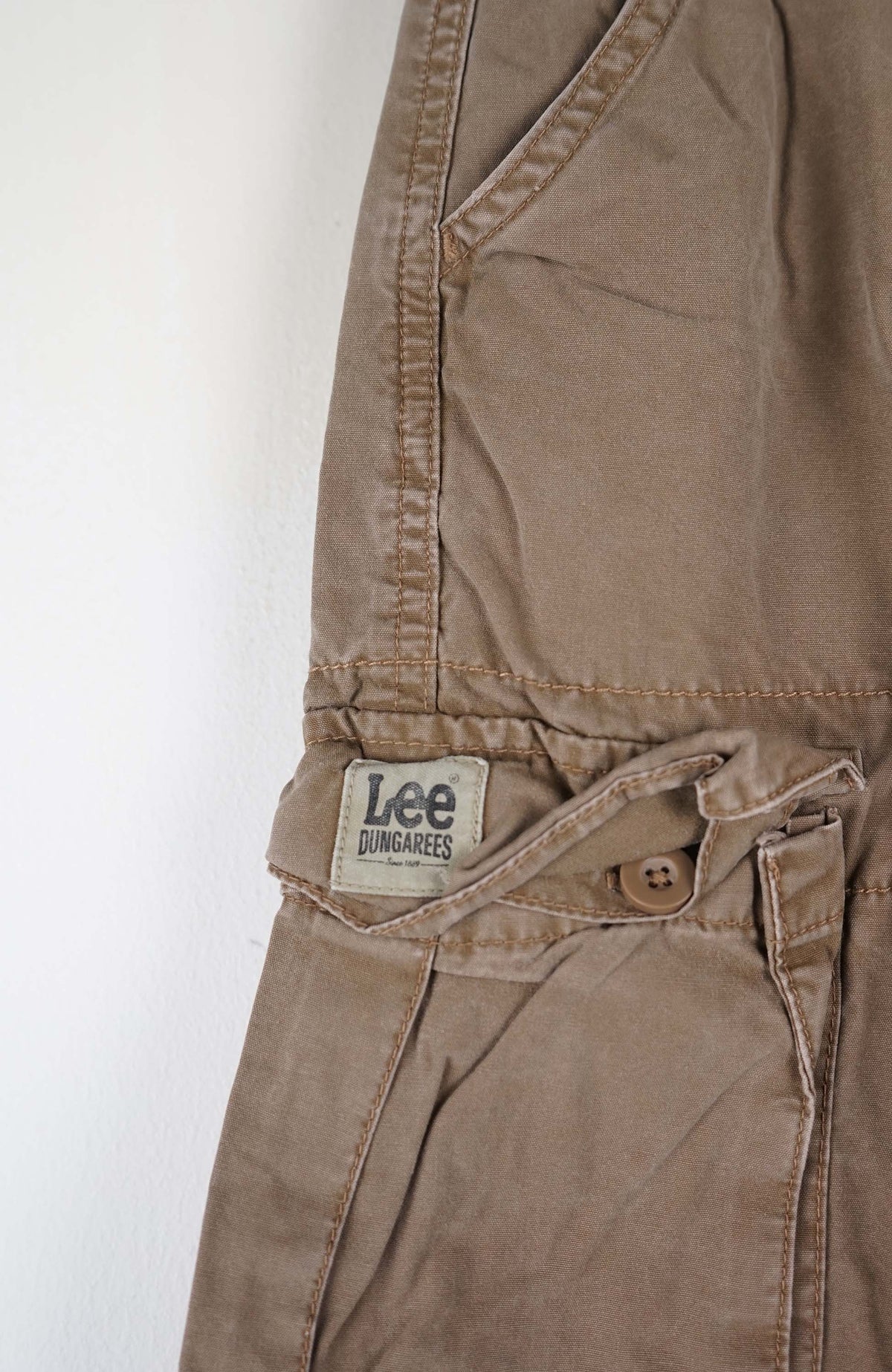 VINTAGE LEE DUNGAREES CARGO SHORTS W32
