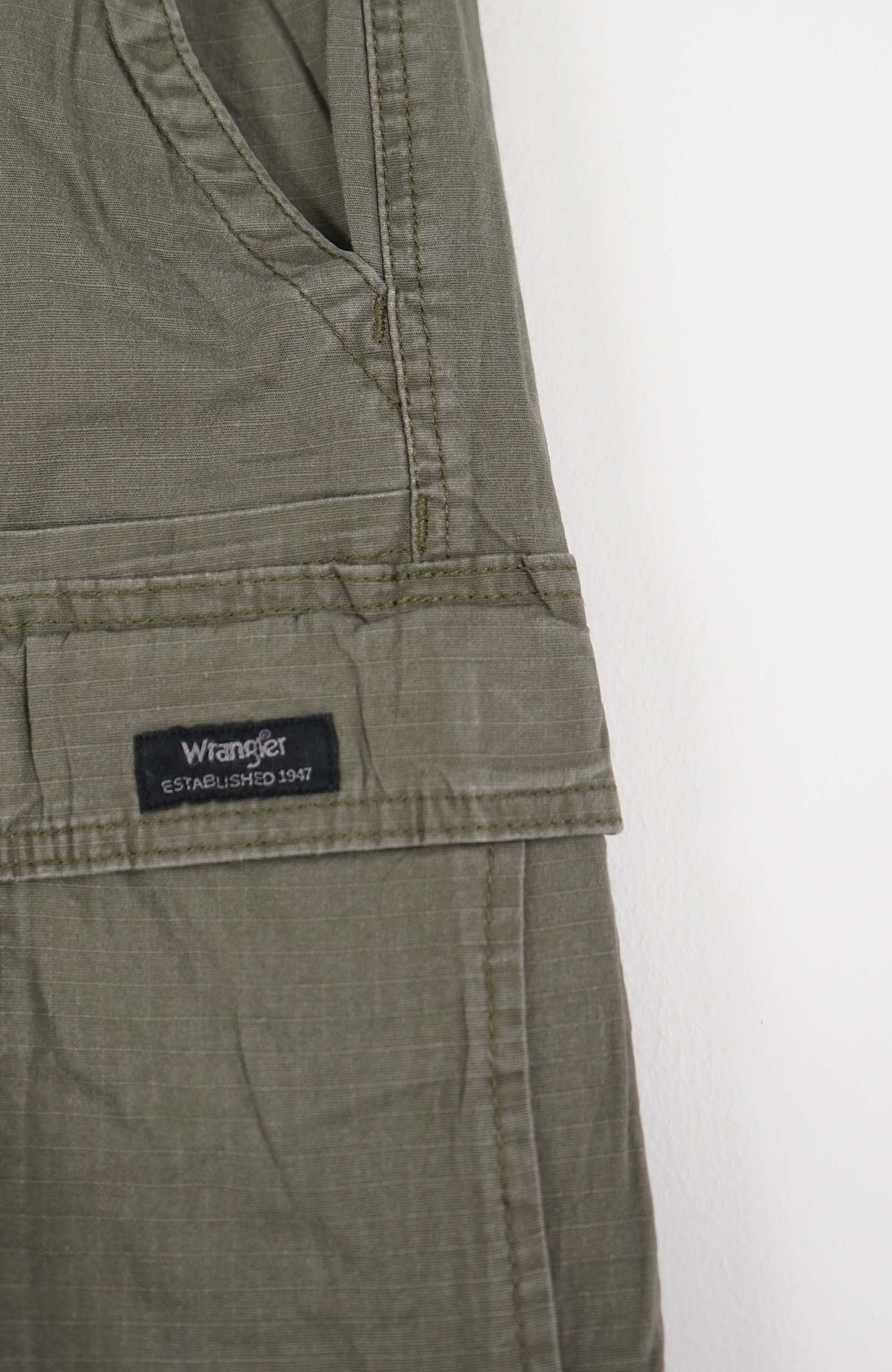 VINTAGE WRANGLER CARGO SHORTS W31