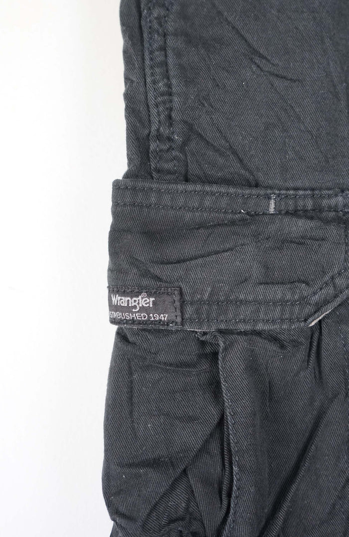 VINTAGE WRANGLER CARGO SHORTS W33