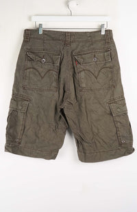 VINTAGE LEVI'S CARGO SHORTS W33