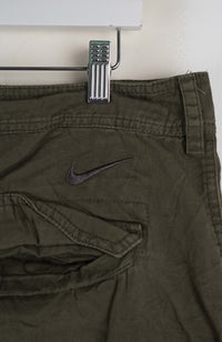 VINTAGE NIKE CARGO SHORTS W40