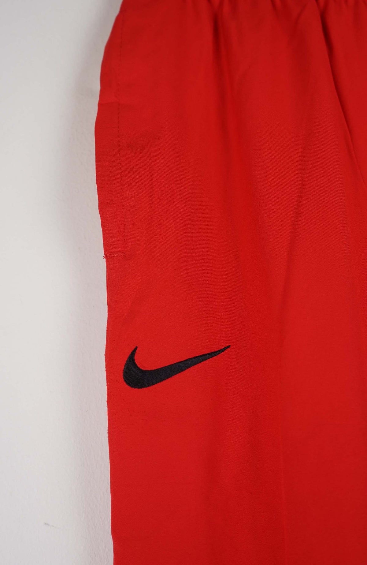 VINTAGE NIKE TRACK PANTS (M)