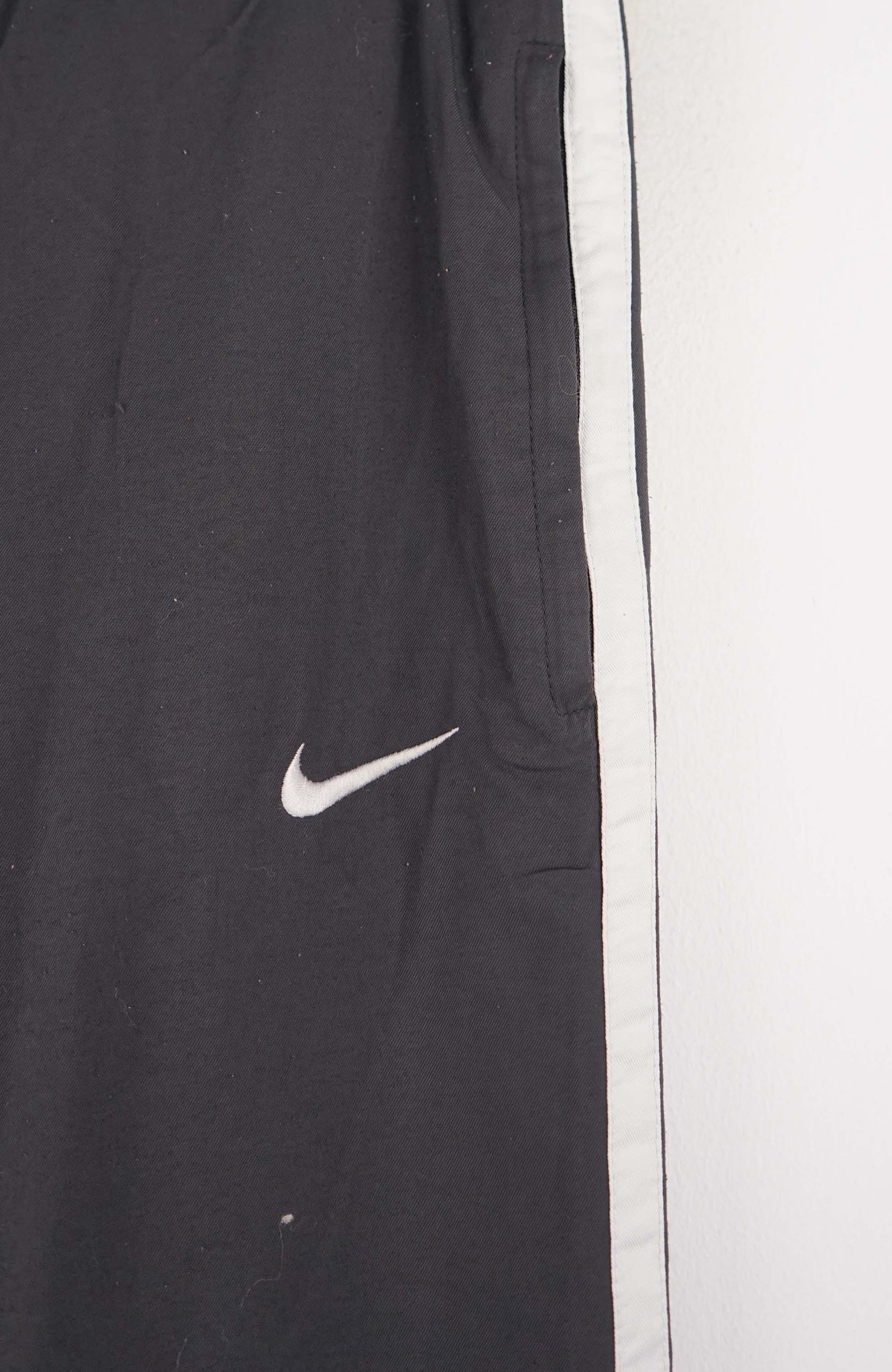 VINTAGE NIKE TRACK PANTS (M)