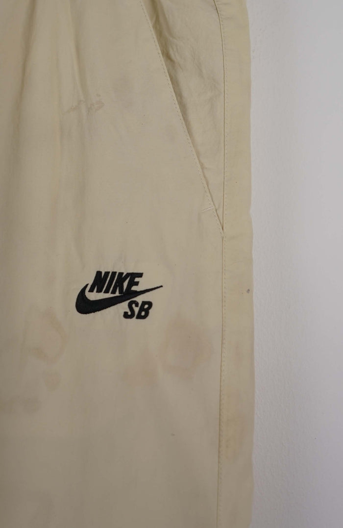 VINTAGE NIKE TRACK PANTS (XL)