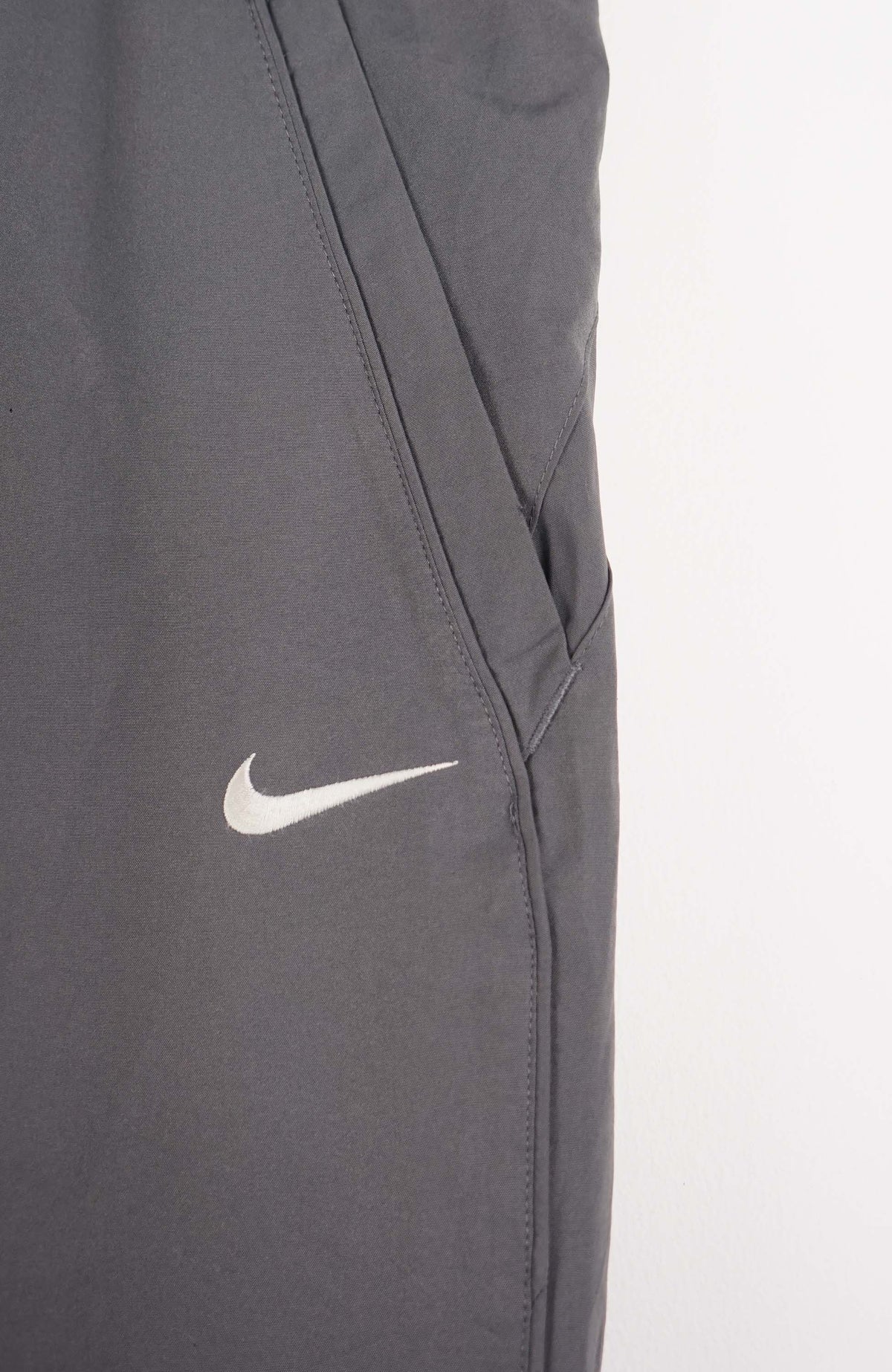 VINTAGE NIKE TRACK PANTS (XXL)