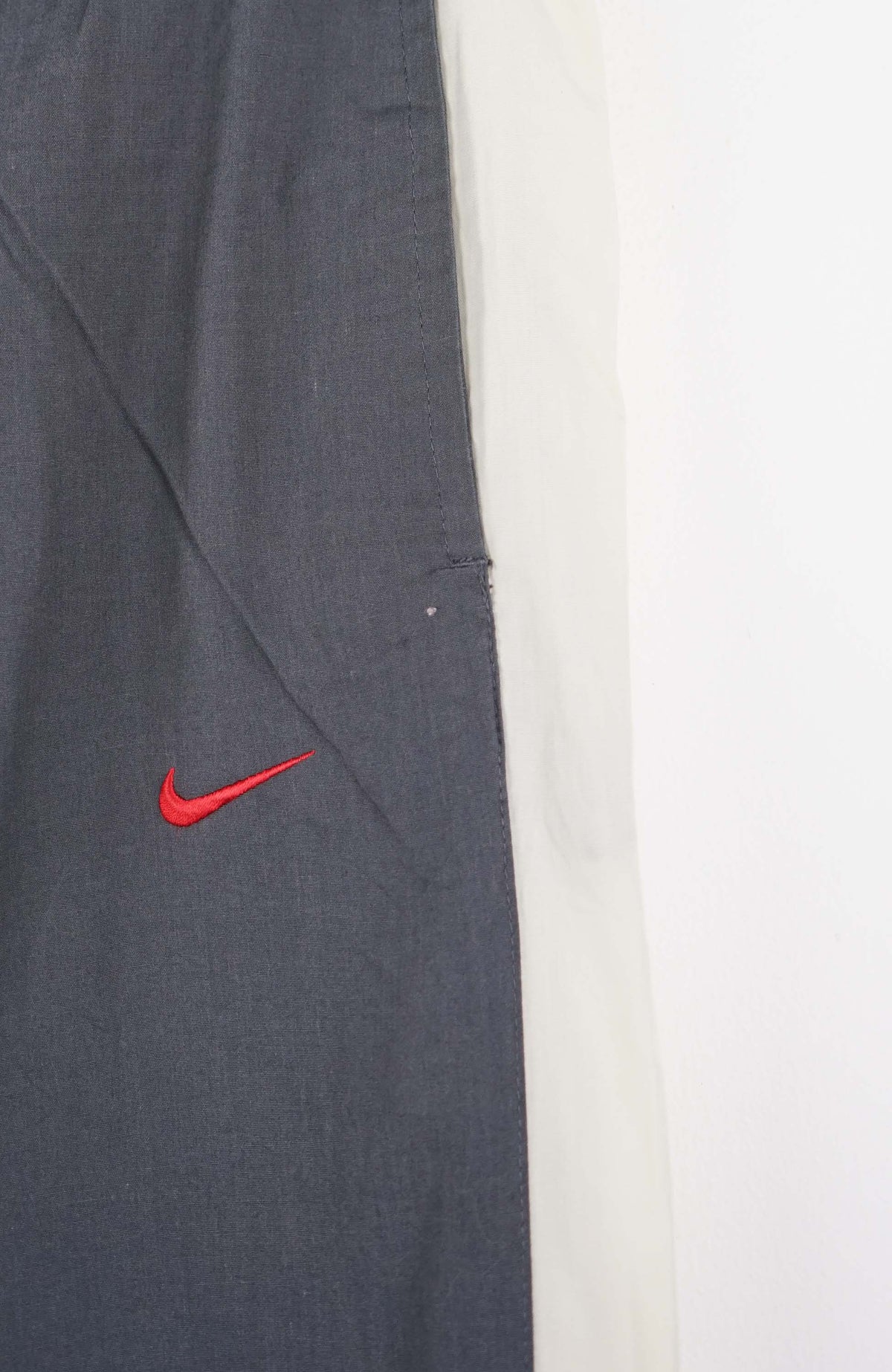 VINTAGE NIKE TRACK PANTS (M)